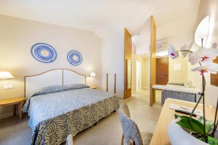 Blu Laconia Village - 58