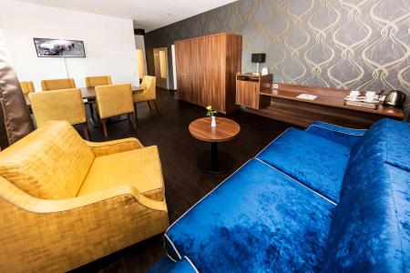 Best Western Plus Royal Suites - 3