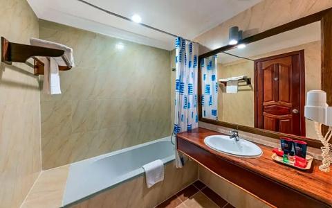 Royal Crown & Spa - 57