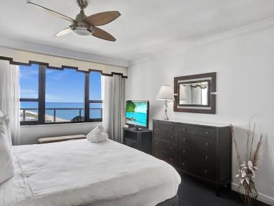The Alexander All Suites - 207