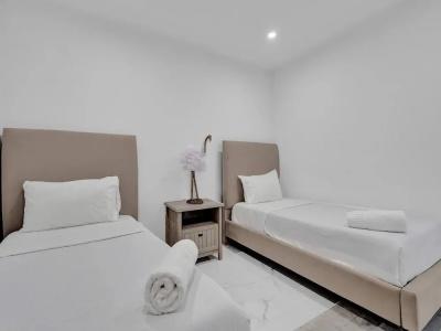 The Alexander All Suites - 356