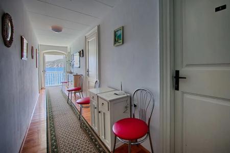 Mira Sea Front Guesthouse - 10