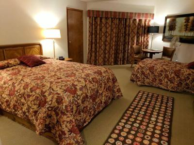 Greenbrier Inn - 3