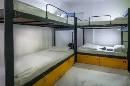 Backpackers - 25