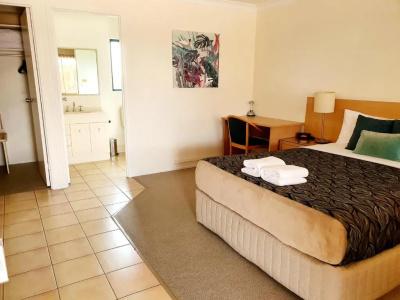 Rockhampton Palms Motor Inn - 39
