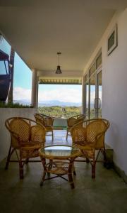 Romance Hills - 22