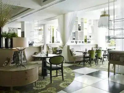 Crown Promenade - 16