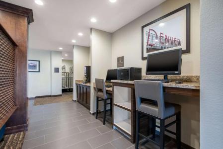 Comfort Suites Denver International Airport - 6