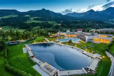 Österreichischer Hof-im Bademantel direkt in die Alpentherme - 9