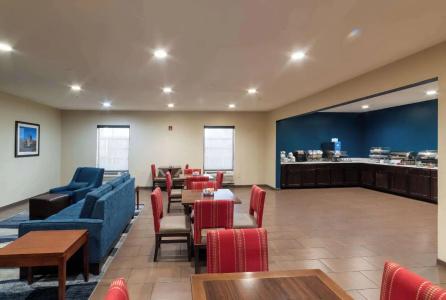 Comfort Inn & Suites Airport - 16