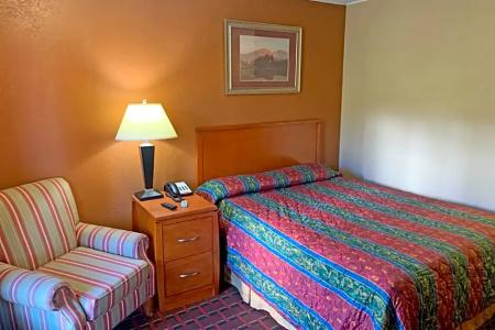 Scottish Inn - 1