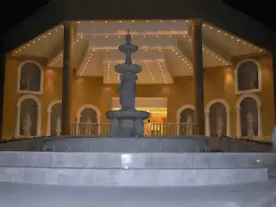 Titanic Palace - Families and Couples only - 16