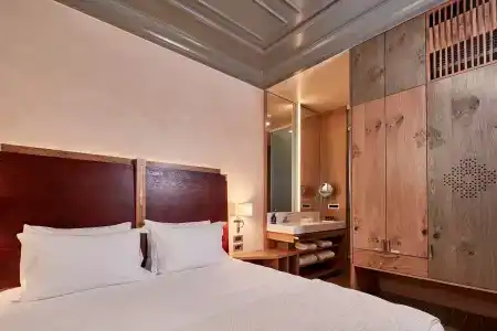 Domus Renier Boutique - Historics Worldwide - 34