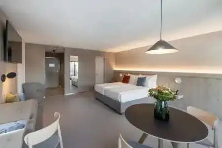 Victoria & Residence - 88