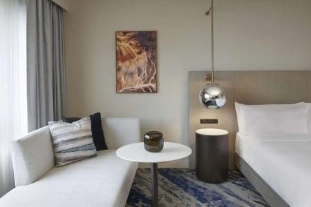 Hilton - 58