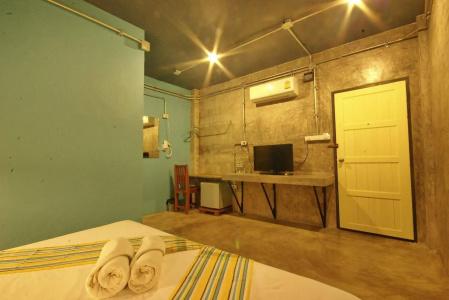 Seabox Khaolak Hostel - 7