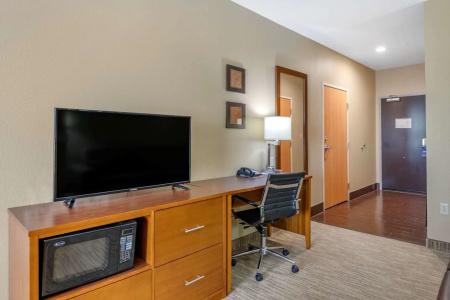 Comfort Suites - University - 32