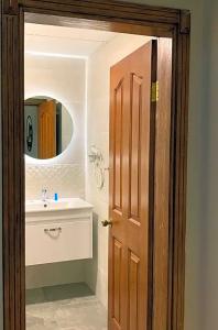 Rosy Suites - 126