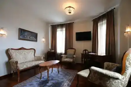 Boutique Yöpuu - 36