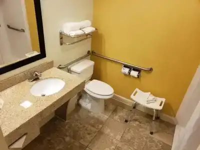 Quality Inn & Suites Near the Theme Parks - 34