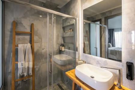 Blue Carpet Luxury Suites - 78