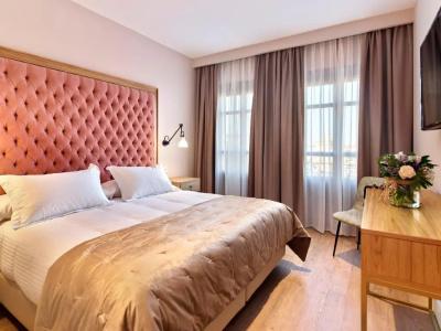 Boutique Adolfo - 31