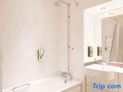 Premier Inn City Centre - 16