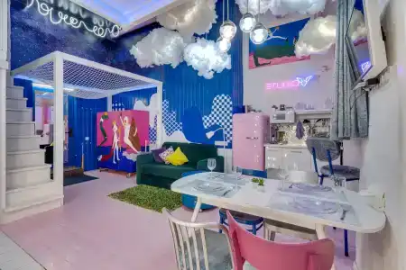 Studio V - 19