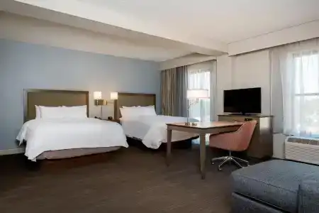 Hampton Inn West - 48