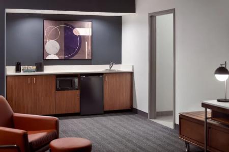 Courtyard by Marriott Broadway - 48