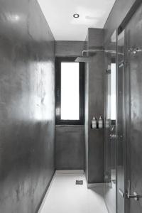 Melo Athens - 202
