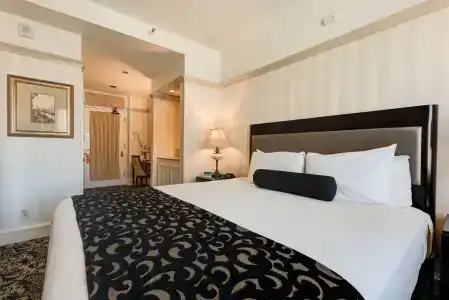 Gaslamp Plaza Suites - 5