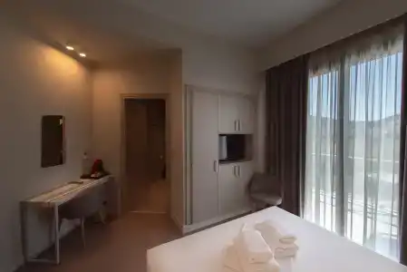 Avra Nafpliou - 3
