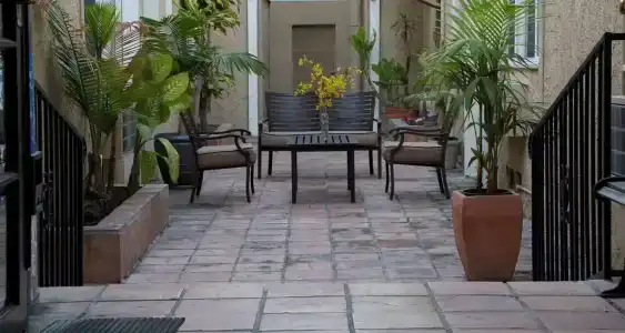 Wilshire Crest - 9