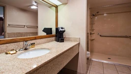 Best Western Plus Saddleback Inn and Conference Center - 40