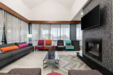 Best Western Plus North York & Suites - 2