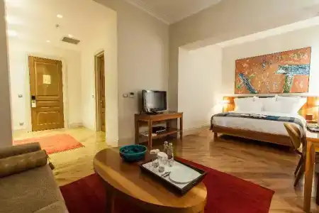 Tomtom Suites - 24