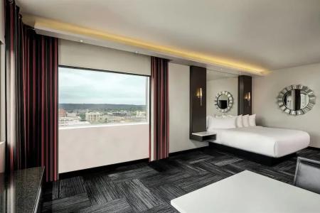 The Davenport Grand, Autograph Collection - 52
