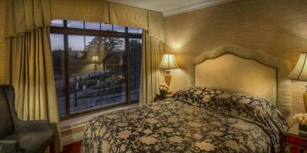 Red Coach Inn - 47