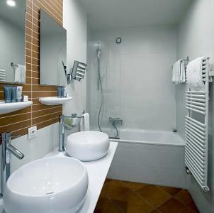 La Cour Des Augustins Boutique Gallery Design - 65