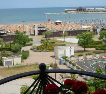 River fronte mare con piscina - 17