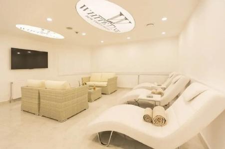 White Line Boutique - 1