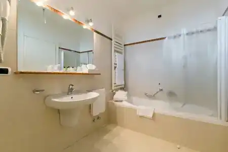 Continental Wellness & Spa - 89