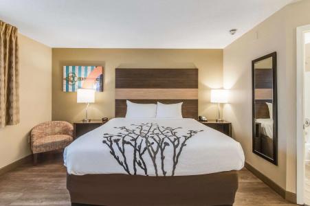 Hawthorn Suites by Wyndham Fort Benning - 40