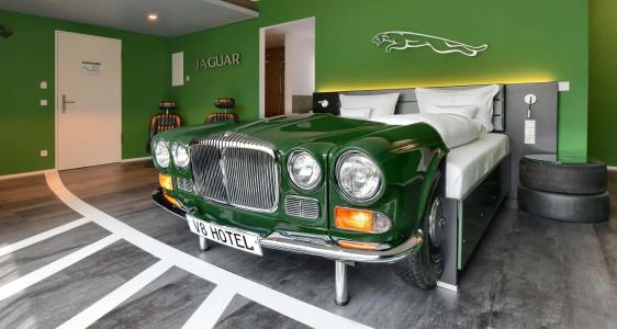 v8 Classic Motorworld Region Stuttgart - 15