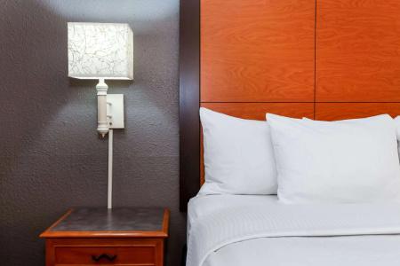 La Quinta Inn by Wyndham I-35 - 2
