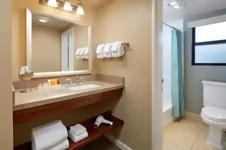 Glorietta Bay Inn - 66