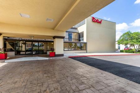 Red Roof Inn Plus+ & Suites Houston – Iah Airport Sw - 20