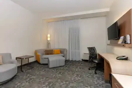 Courtyard by Marriott Savannah Airport - 6
