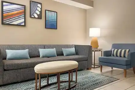 Holiday Inn & Suites, An Ihg - 207